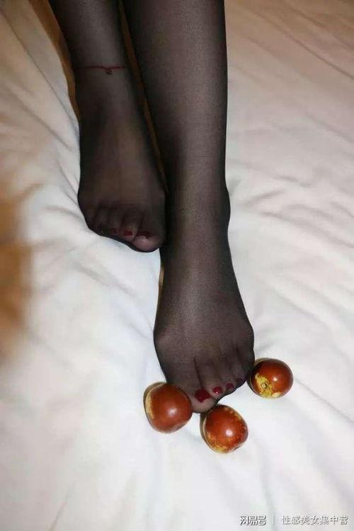 美脚黑色丝袜,美脚与黑色诱惑的完美邂逅