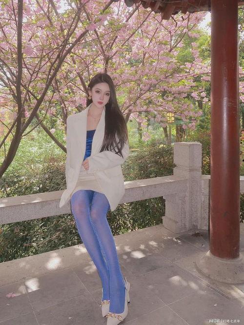 35岁丝袜骚妇,揭秘成熟女性的性感魅力
