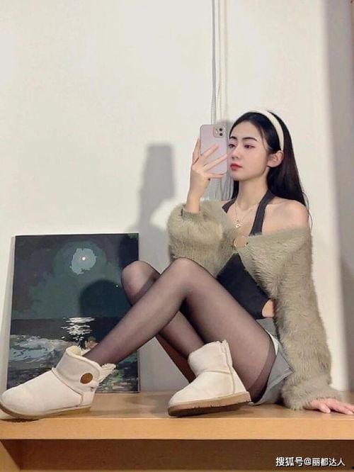 女人穿的丝袜大腿视频,揭秘女性大腿丝袜的时尚魅力